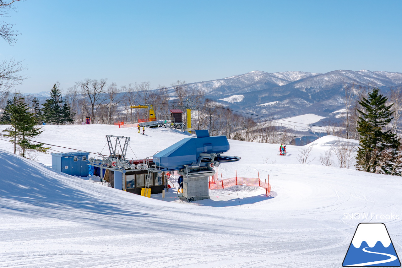 カムイスキーリンクス｜山頂から山麓までゲレンデには積雪たっぷり＆最新の自動券売機導入でチケット購入時の待ち時間も短縮。最高に気持ちの良い春スキーを楽しみましょう(^_-)-☆